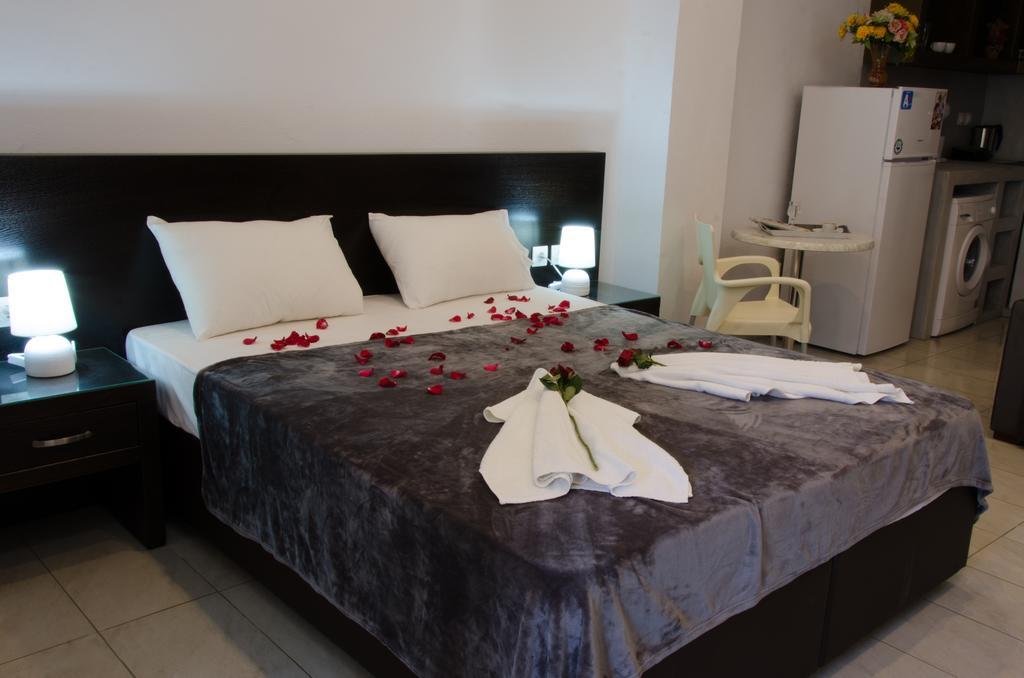 העיירה סקיאתוס Polykratis Rooms חדר תמונה